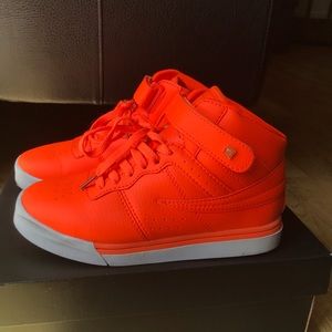 New never worn ! Orange filas / size 4